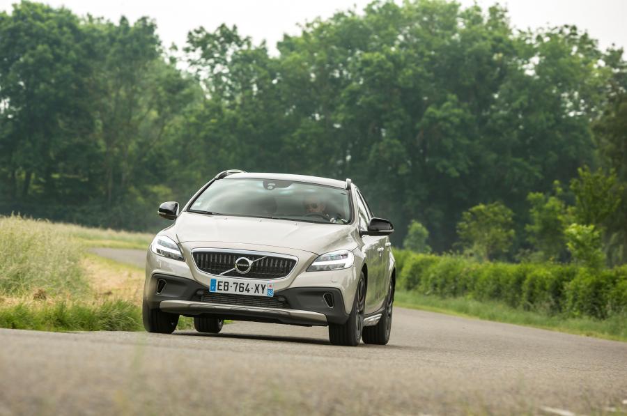  Volvo V40 D3 Cross Country 2016 года  (WW) (фото 14 из 33)